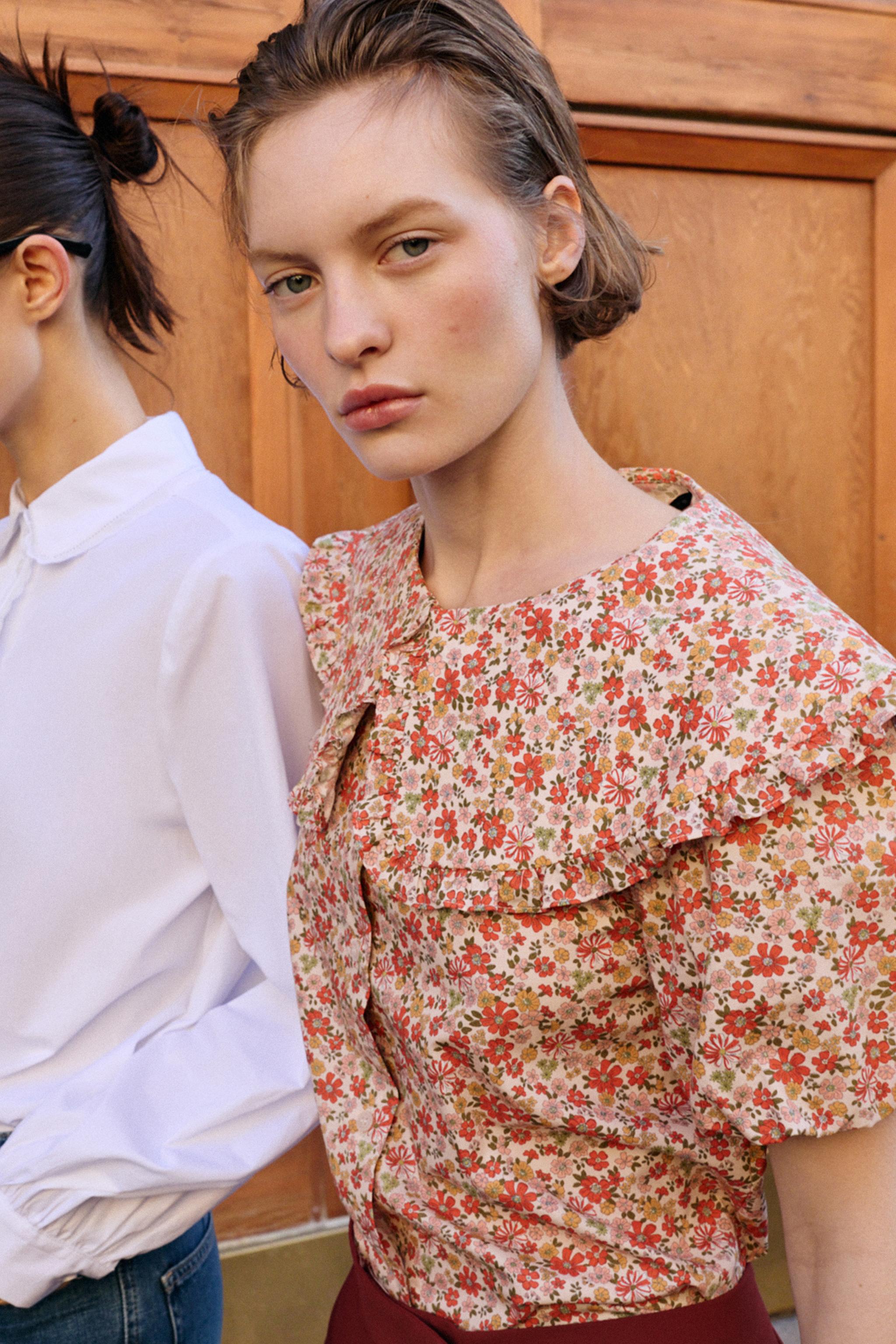 CHEMISE À IMPRIMÉ FLEURI ET COL CLAUDINE
